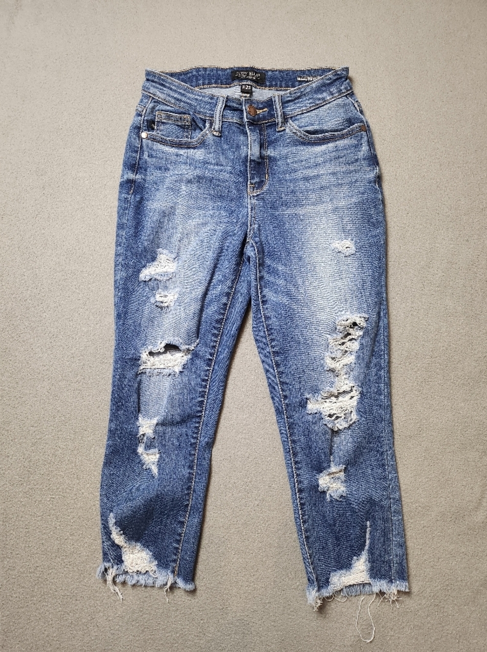Judy Blue Skinny Fit Crop / Capri Jeans Distressed Women’s Size 1 / 25 Crop